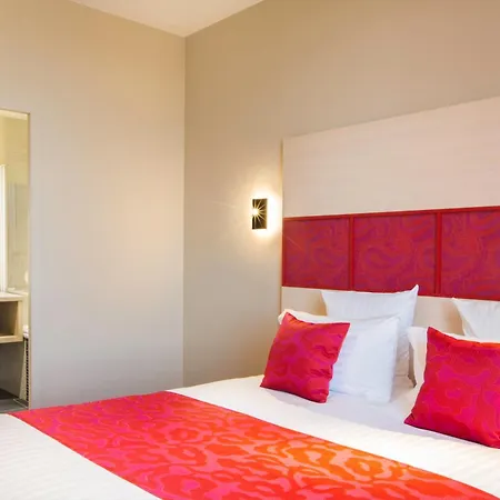 Western Escapade Hotel 4*