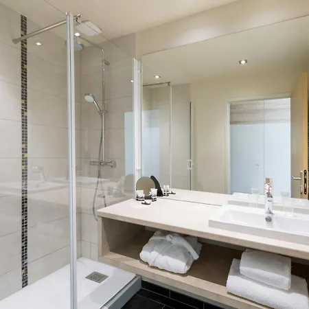 Western Escapade Hotel