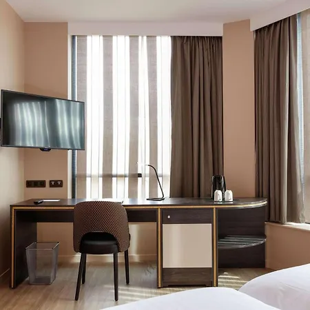 Western Escapade Hotel