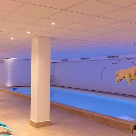 Western Escapade Hotel