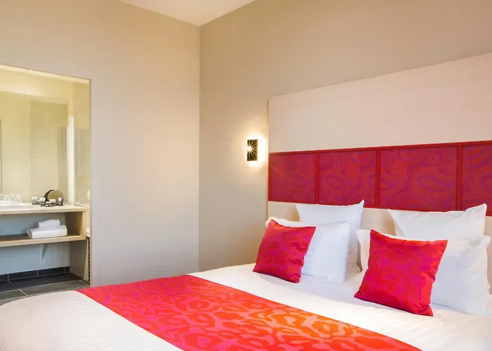 Western Escapade Hotel 4*