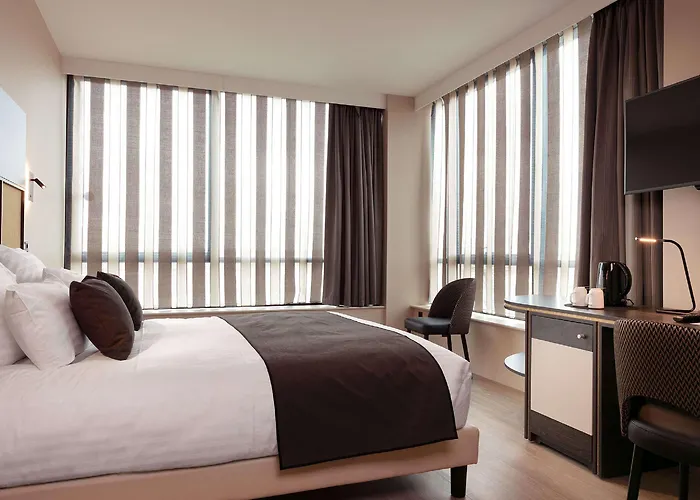 Western Escapade Hotel 4*