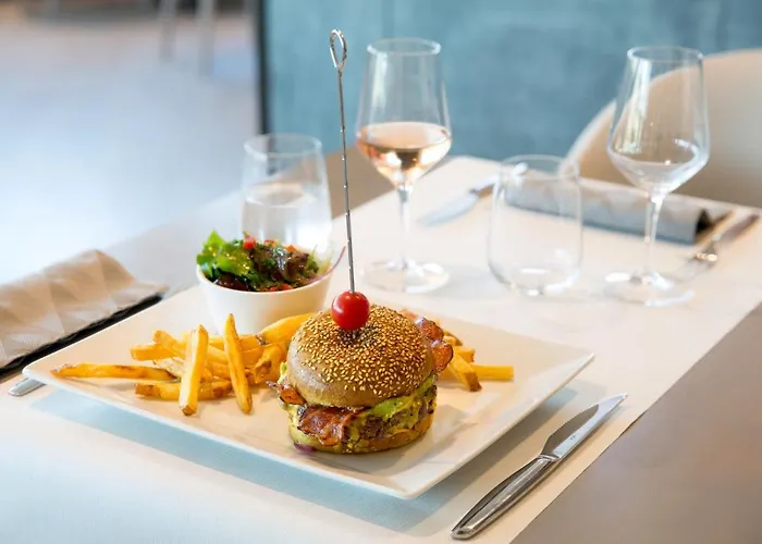 Western Escapade Hotel 4*