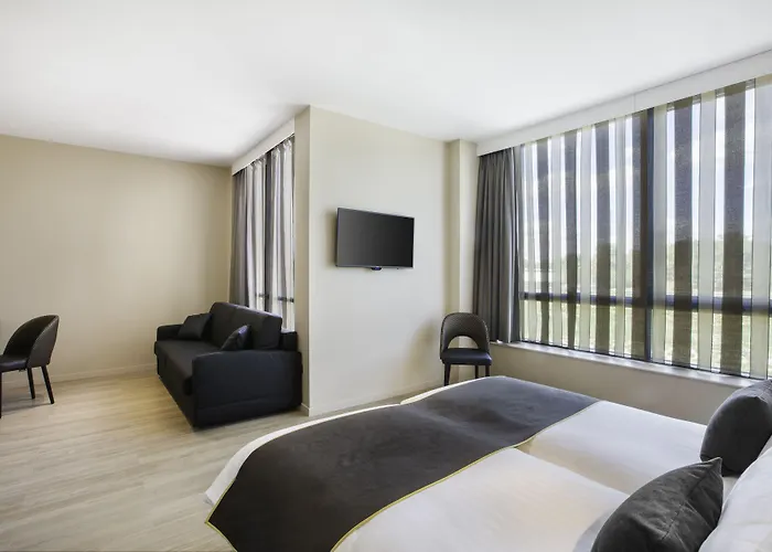 Western Escapade Hotel 4*