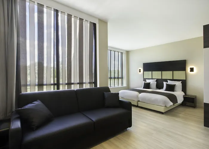 Western Escapade Hotel