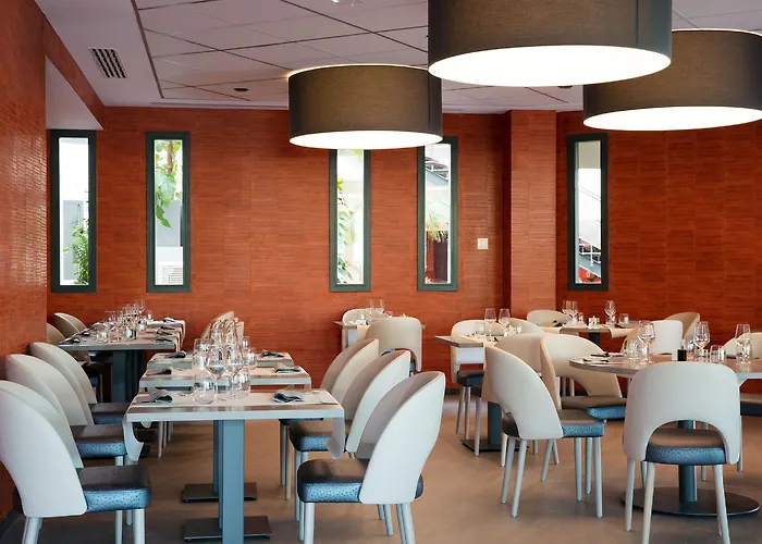 Western Escapade Hotel 4*