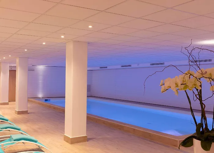 Western Escapade Hotel