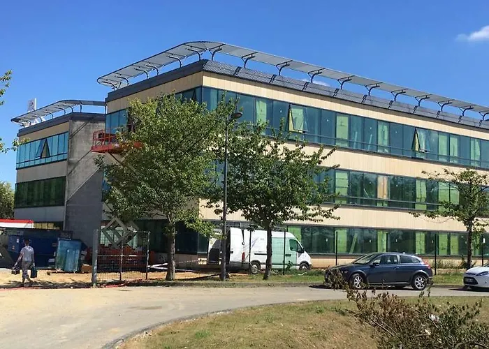 Western Escapade Hotel 4*