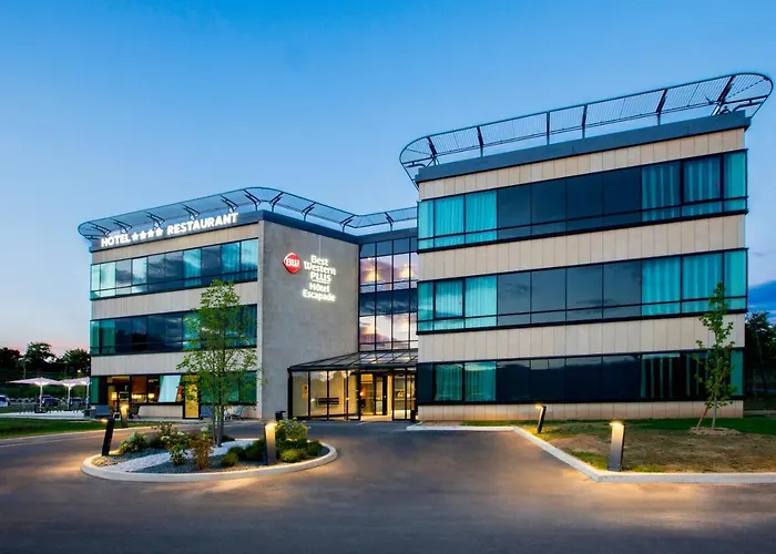 Hotel Western Escapade 4*